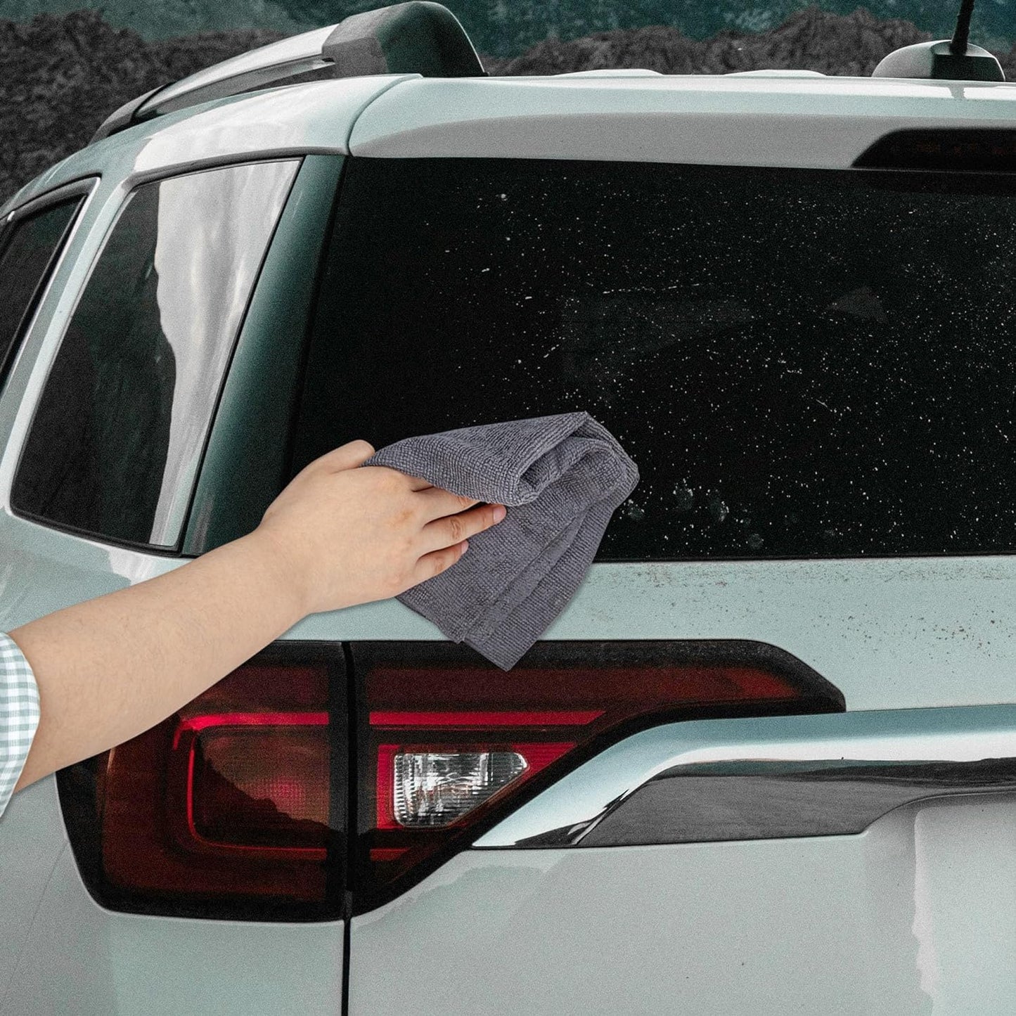 All-in-One Car Cleaning Kit – Pack of 8 | Microfiber Duster, Cloth, Brushes, Polish, Shampoo & Glass Cleaning Tablets